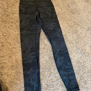 Lululemon Legging size 6 inseam 28 inches authentic color black camo